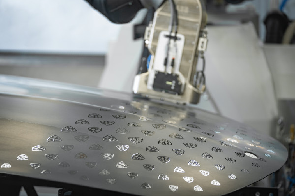 ABB Introduces PixelPaint at Mercedes-Benz Plant