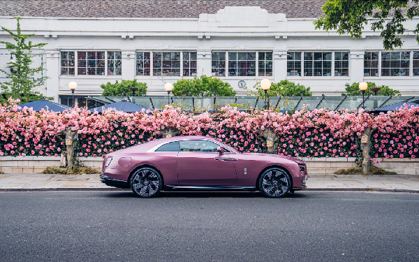 Bespoke Rolls-Royce Spectre Inspired by Velvet Orchid