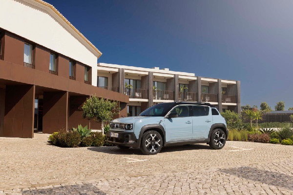 Renault 4 E-Tech Electric Priced from £26,995 OTR