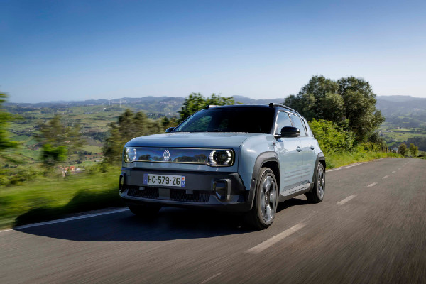 Renault 4 E-Tech Electric Priced from £26,995 OTR