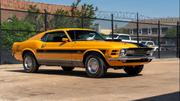 Mecum Auction Features 600 Vehicles in Tulsa