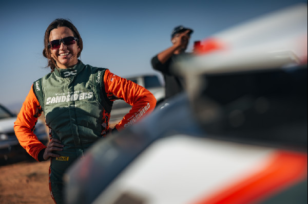 Gutiérrez and Moreno Stay with Dacia Sandriders