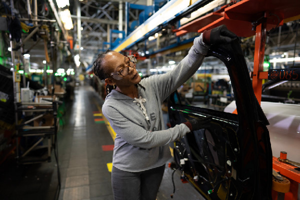 GM Invests $4 Billion in U.S. Manufacturing