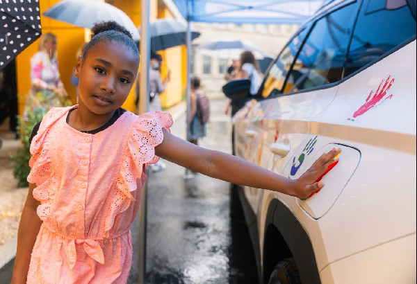 Hyundai Donates $250,000 to Support Art Therapy