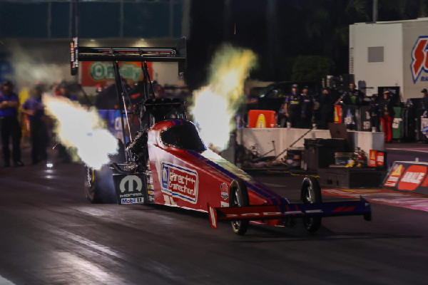 Stewart Reaches Semifinals at NHRA Virginia Nationals