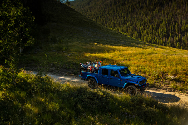 Jeep Gladiator Leads Midsize Pickup Segment