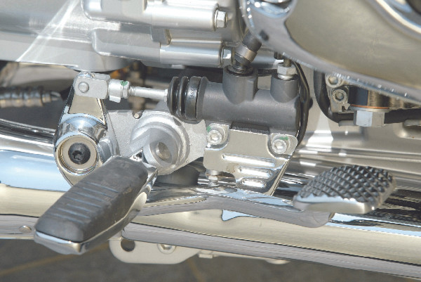 The BMW R 1200 C: A New Era in Cruisers The BMW R 1200 C: A New Era in Cruisers