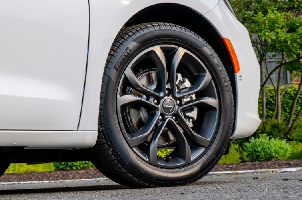 Chrysler Unveils Pacifica for 100th Anniversary