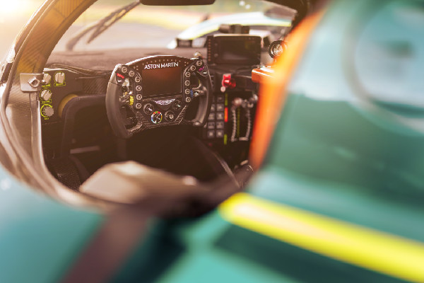 Aston Martin Valkyrie LM Offers Unique Track Experience