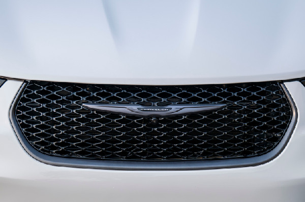 Chrysler Unveils Pacifica for 100th Anniversary