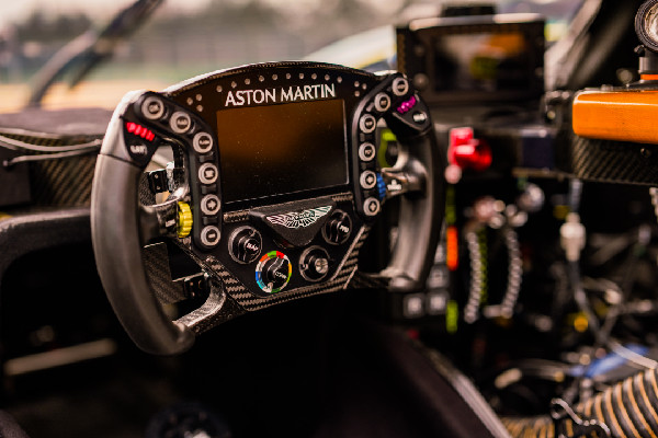 Aston Martin Valkyrie LM Offers Unique Track Experience
