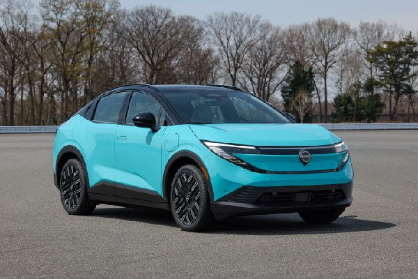 Nissan Launches New Third-Generation LEAF