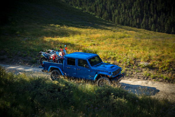 Jeep Gladiator Leads Midsize Pickup Segment