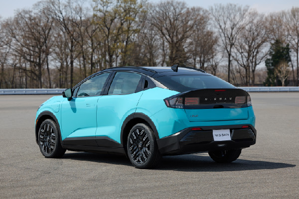 Nissan Launches New Third-Generation LEAF