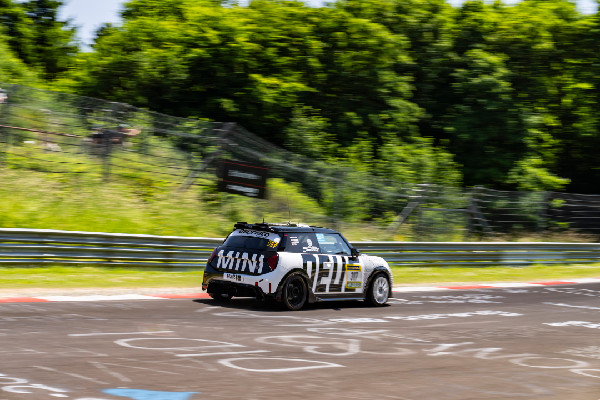 MINI JCW Takes Second Place at Nürburgring