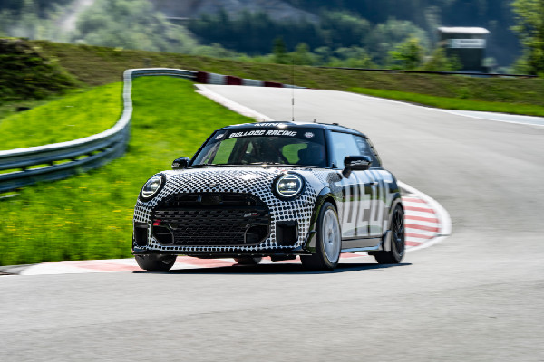 MINI and Bulldog Racing Gear Up for Nürburgring