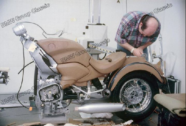 The BMW R 1200 C: A New Era in Cruisers The BMW R 1200 C: A New Era in Cruisers