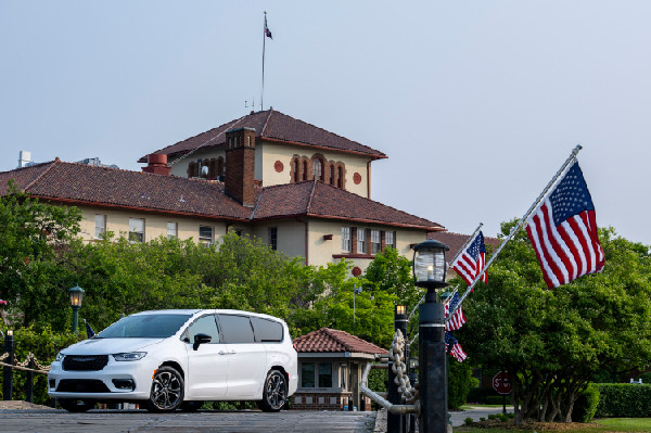 Chrysler Unveils Pacifica for 100th Anniversary