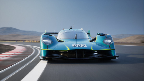 Aston Martin Valkyrie LM Offers Unique Track Experience