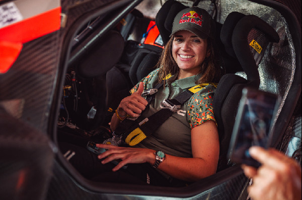 Gutiérrez and Moreno Stay with Dacia Sandriders