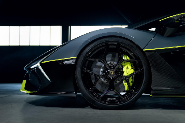 The Story Behind Verde Scandal by Lamborghini