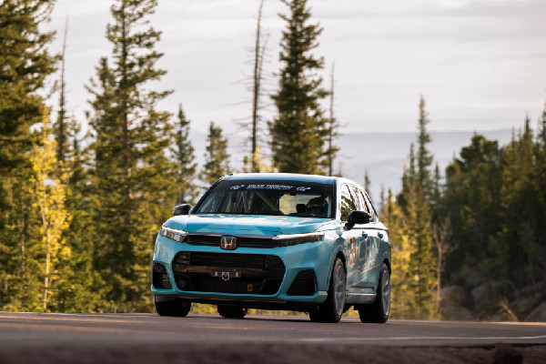 Honda CR-V e:FCEV Competes at Pikes Peak