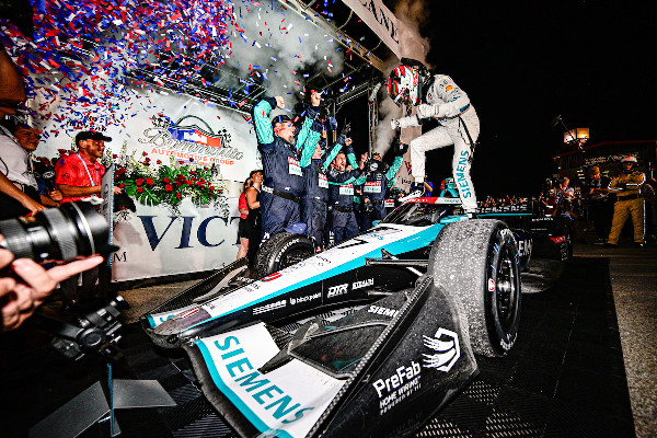 Kirkwood Wins Eighth IndyCar Race for Honda