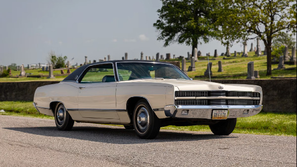 Mecum Auction Features 600 Vehicles in Tulsa