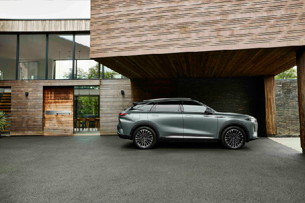 OMODA 9 SHS Now Available for UK Drivers