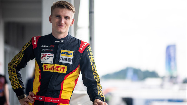 Hartog and Sargent Race at Spa 24