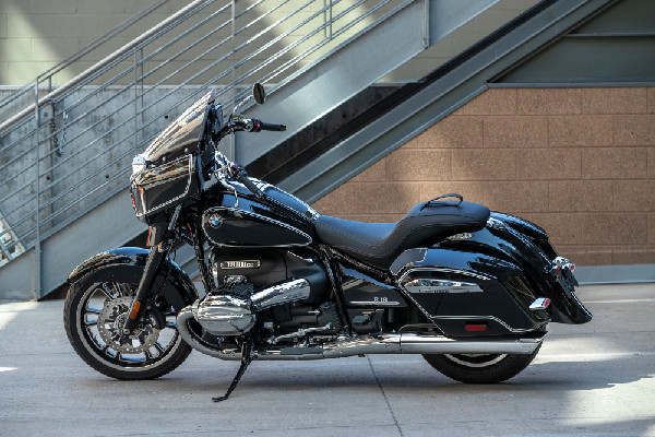 The BMW R 1200 C: A New Era in Cruisers The BMW R 1200 C: A New Era in Cruisers