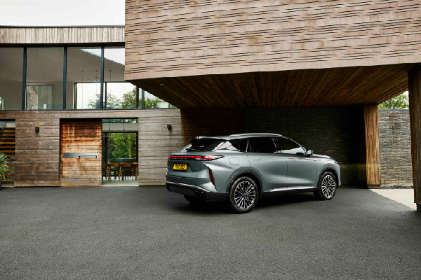 OMODA 9 SHS Now Available for UK Drivers