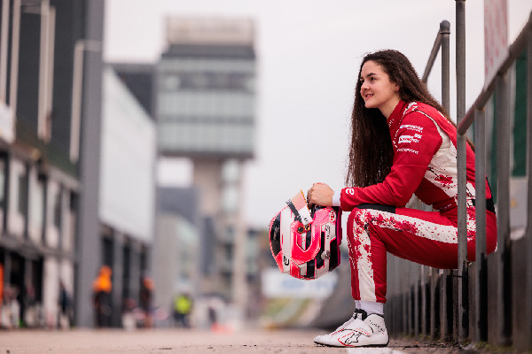 Abbi Pulling Joins Nissan Formula E Team