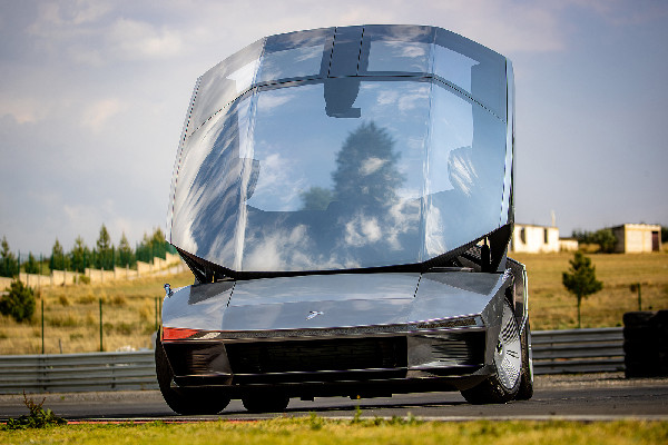 Peralta S Supercar Debuts at Monterey Festival