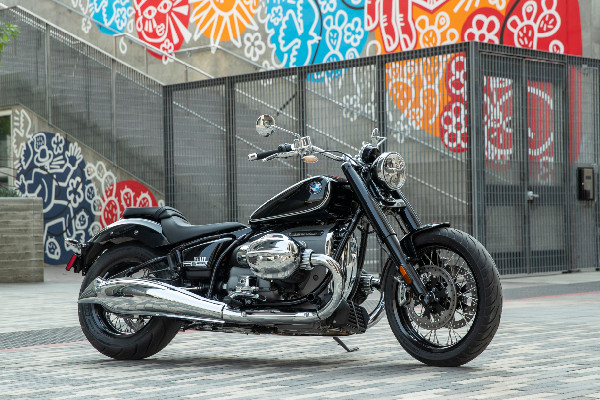 The BMW R 1200 C: A New Era in Cruisers The BMW R 1200 C: A New Era in Cruisers