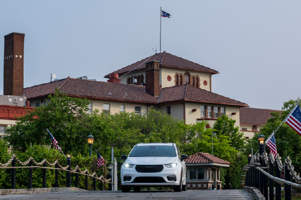 Chrysler Unveils Pacifica for 100th Anniversary