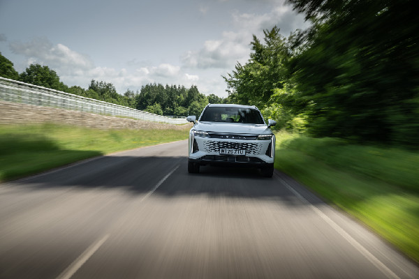 OMODA 9 SHS Now Available for UK Drivers