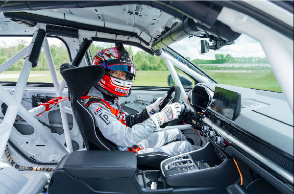 Honda CR-V e:FCEV Competes at Pikes Peak