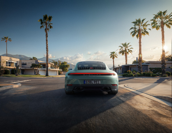 Porsche Unveils New All-Wheel Drive 911 Models