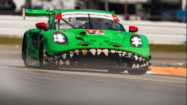 Porsche Teams Compete at Canadian Tire Motorsport Park