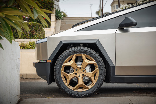 New CYBRSPOKE Wheel for Tesla Cybertruck New CYBRSPOKE Wheel for Tesla Cybertruck