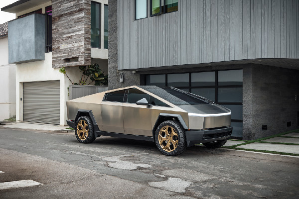 New CYBRSPOKE Wheel for Tesla Cybertruck New CYBRSPOKE Wheel for Tesla Cybertruck