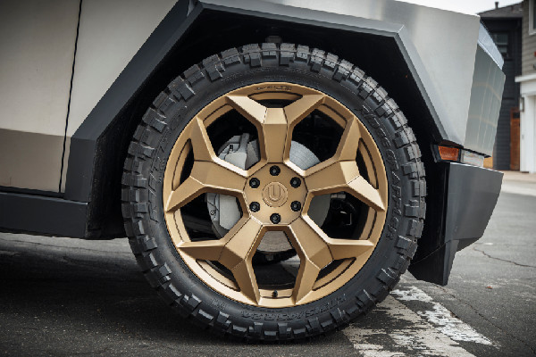 New CYBRSPOKE Wheel for Tesla Cybertruck New CYBRSPOKE Wheel for Tesla Cybertruck