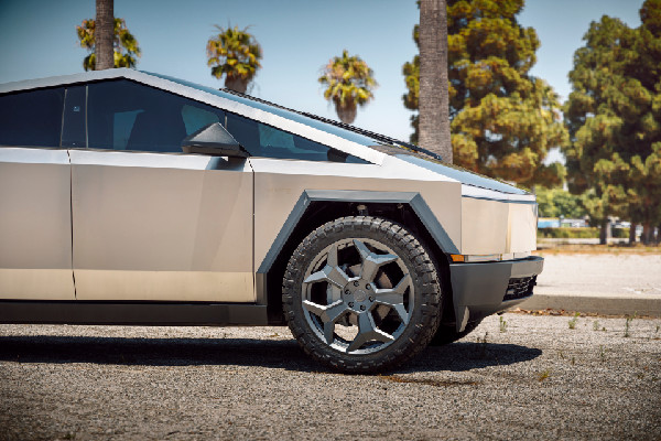 New CYBRSPOKE Wheel for Tesla Cybertruck New CYBRSPOKE Wheel for Tesla Cybertruck