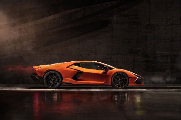 Lamborghini Triumphs at 2025 Red Dot Awards