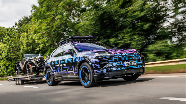 Porsche Cayenne Electric Combines Performance and Usability