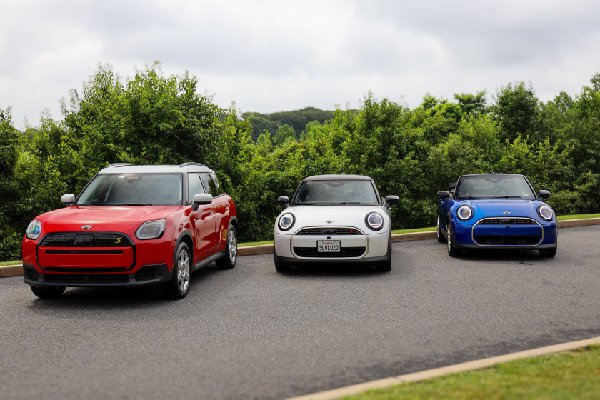 MINI USA Unveils Patriotic Models for July Fourth