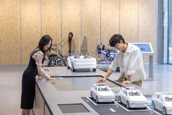 Hyundai Opens UX Studio in Seoul