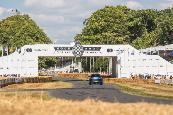 Bentley Bentayga Speed Sets Goodwood Record