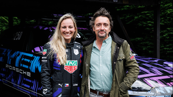 Porsche Cayenne Electric Combines Performance and Usability